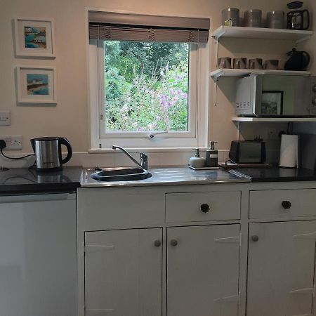 Villa Tranquil Wood Cabin Set In A Beautiful Orchard à Penzance Extérieur photo